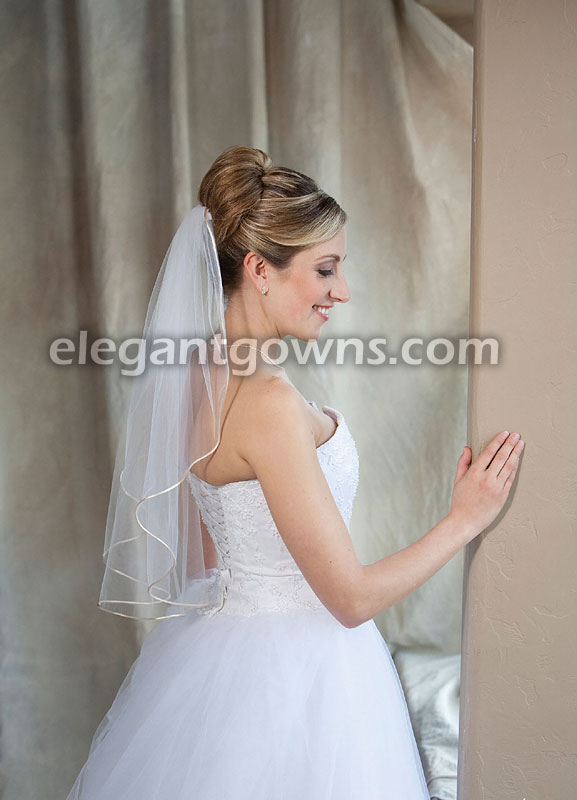 1 Tier Elbow Length Veil with Beige Rattail Edge 7-251-RT-BG - Click Image to Close