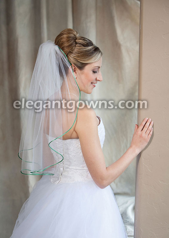 1 Tier Elbow Length Veil with Emerald Rattail Edge 7-251-RT-EM - Click Image to Close