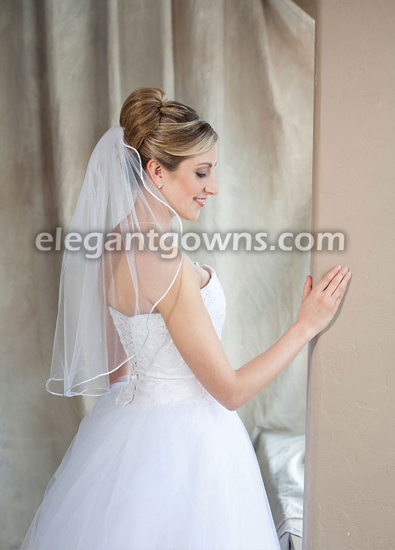 1 Tier Elbow Length Veil White/Gold Rattail Edge 7-251-RT-WG - Click Image to Close