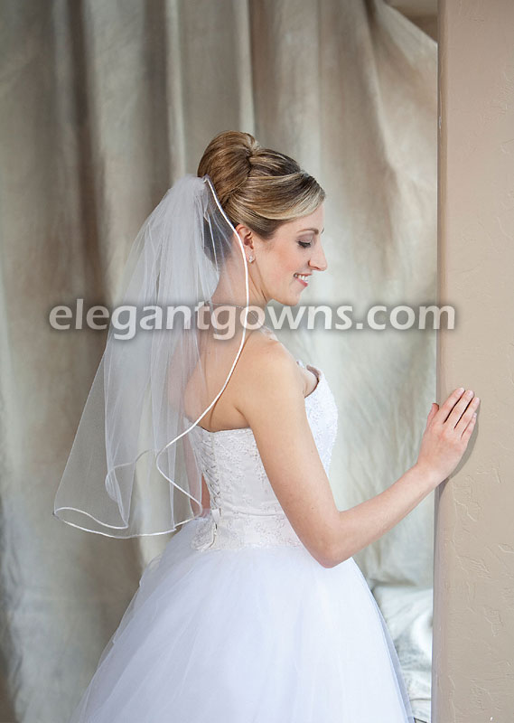 1 Tier Elbow Length Veil White/Silver Rattail Edge 7-251-RT-WS - Click Image to Close