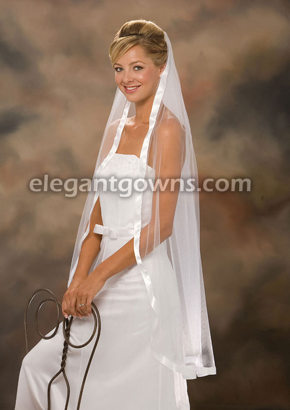 1 Tier Knee Length 7/8" Ribbon Edge Wedding Veil 7-451-7R - Click Image to Close